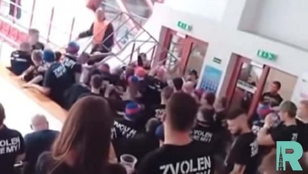 В Финляндии полиция дубинками и газом разгоняла хоккейных фанатов