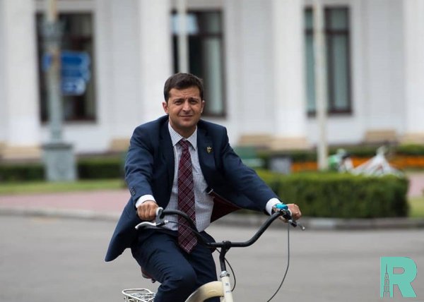 Зеленский рассказал почему не ездит на велосипеде на работу
