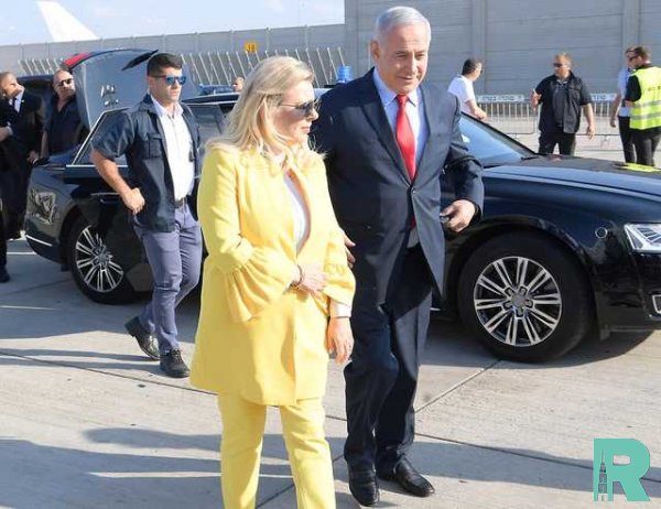 Жена Нетаньяху в Киеве бросила на землю приветственный каравай (видео)