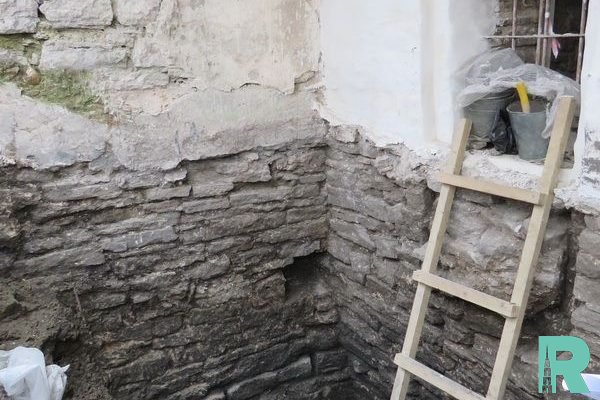 В Пскове археологи нашли холодильник XVII века