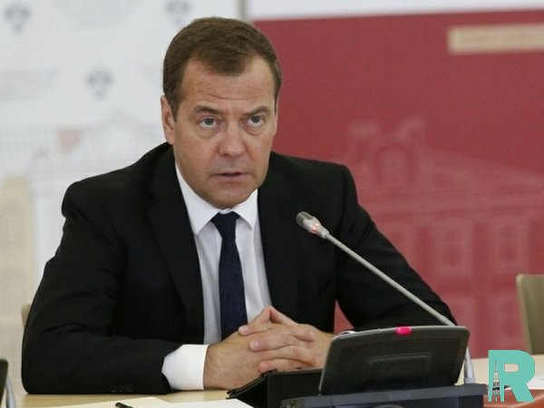 Медведев перед Минтрудом поставил вопрос о 4-дневной рабочей неделе