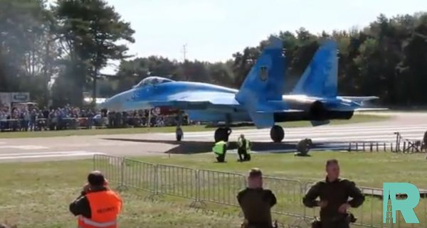 В Бельгии на авиашоу украинский Су-27 "сдул" людей
