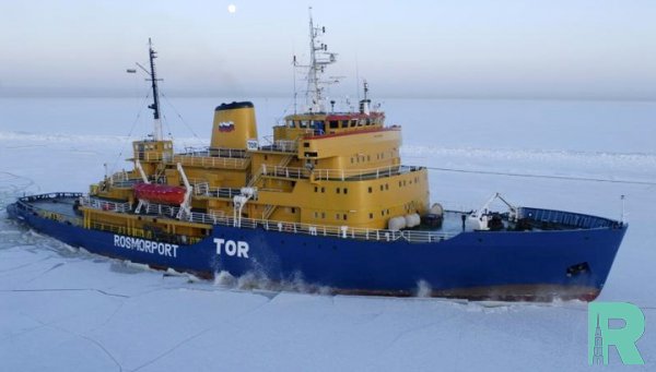 У берегов Норвегии российским ледоколом подан сигнал бедствия
