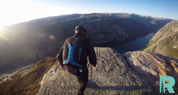 Спортсмен из Норвегии прошел на высоте 1 километра по канату