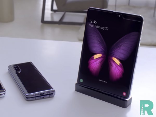 В Samsung запатентовали сгибающийся смартфон с тремя экранами