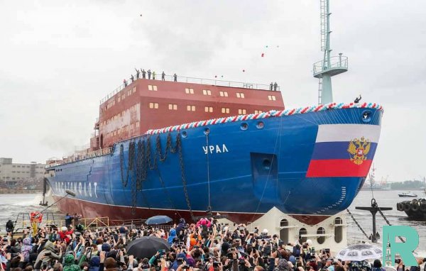 В Петербурге на воду спущен атомный ледокол "Урал"
