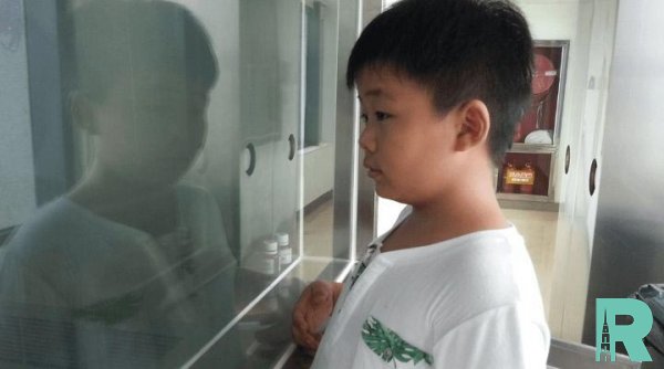 В Китае мальчик толстеет чтобы спасти жизнь отцу