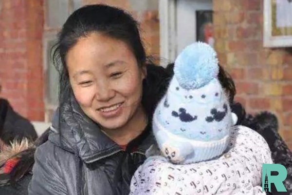 Усыновившая 118 детей китаянка села в тюрьму за мошенничество