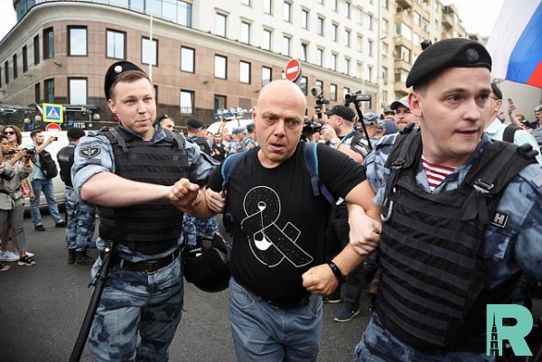 В Москве на акции оппозиции задержали более тысячи человек