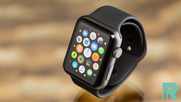 Apple произведет бесплатную замену экранов на умных часах Watch Series 2 и Series 3