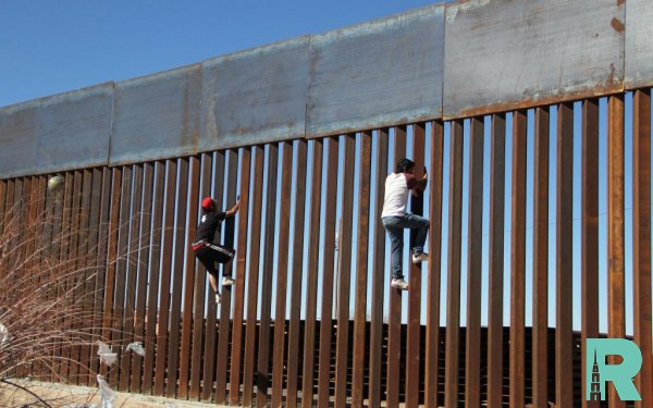 Пентагон разрешил выделение $3,6 млрд на строительство стены с Мексикой