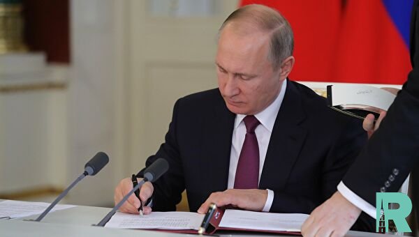 Путиным подписан закон о сокращении рабочего дня для тружениц села